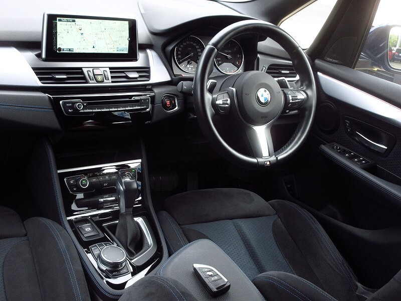 ★BMW218d★xDrive★アクティブツアラー★Ｍスポーツ★4WD★エストリルブルー★パドルS★HKスピーカー★インテリＳ★禁煙極上車★検R8年8月_8
