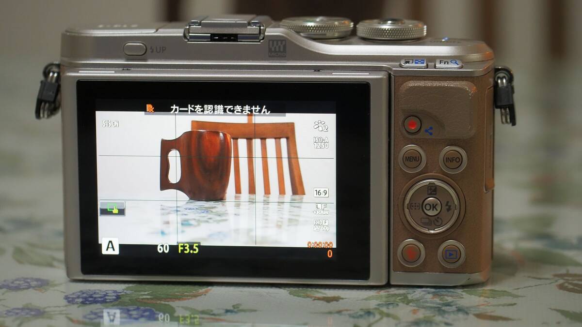 【OLYMPUS】PEN E-PL9 & M.ZUIKO DIGITAL 14-42mm 1:3.5-5.6 EZ セット_3