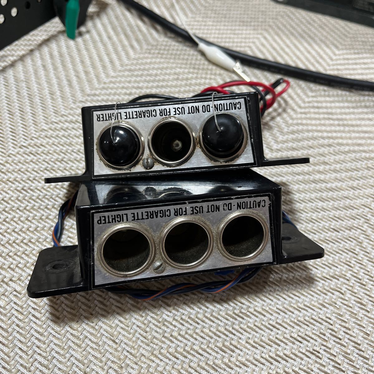 【2個】シガーソケット アウトレット ポリス 緊急車両 パトカー 警察 車 アメリカ アメ車 Police_1