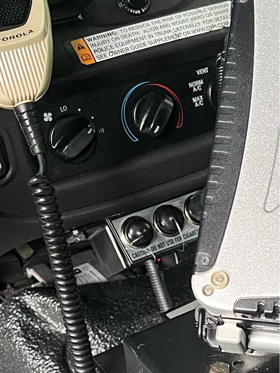 【2個】シガーソケット アウトレット ポリス 緊急車両 パトカー 警察 車 アメリカ アメ車 Police_7