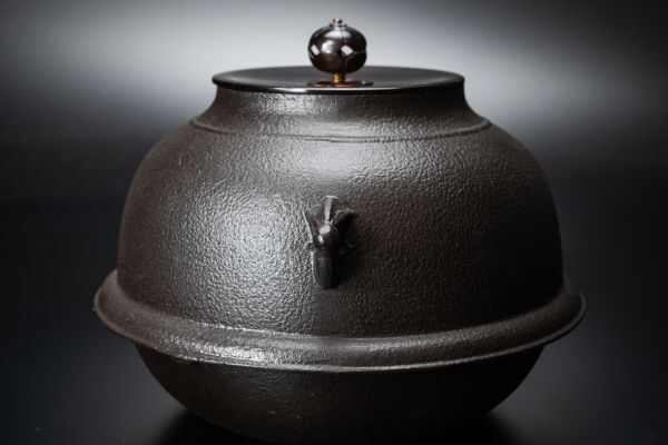 茶道具】未使用品 錆びない釜 特製 志きの釜 真形釜(風炉用釜) 本漆