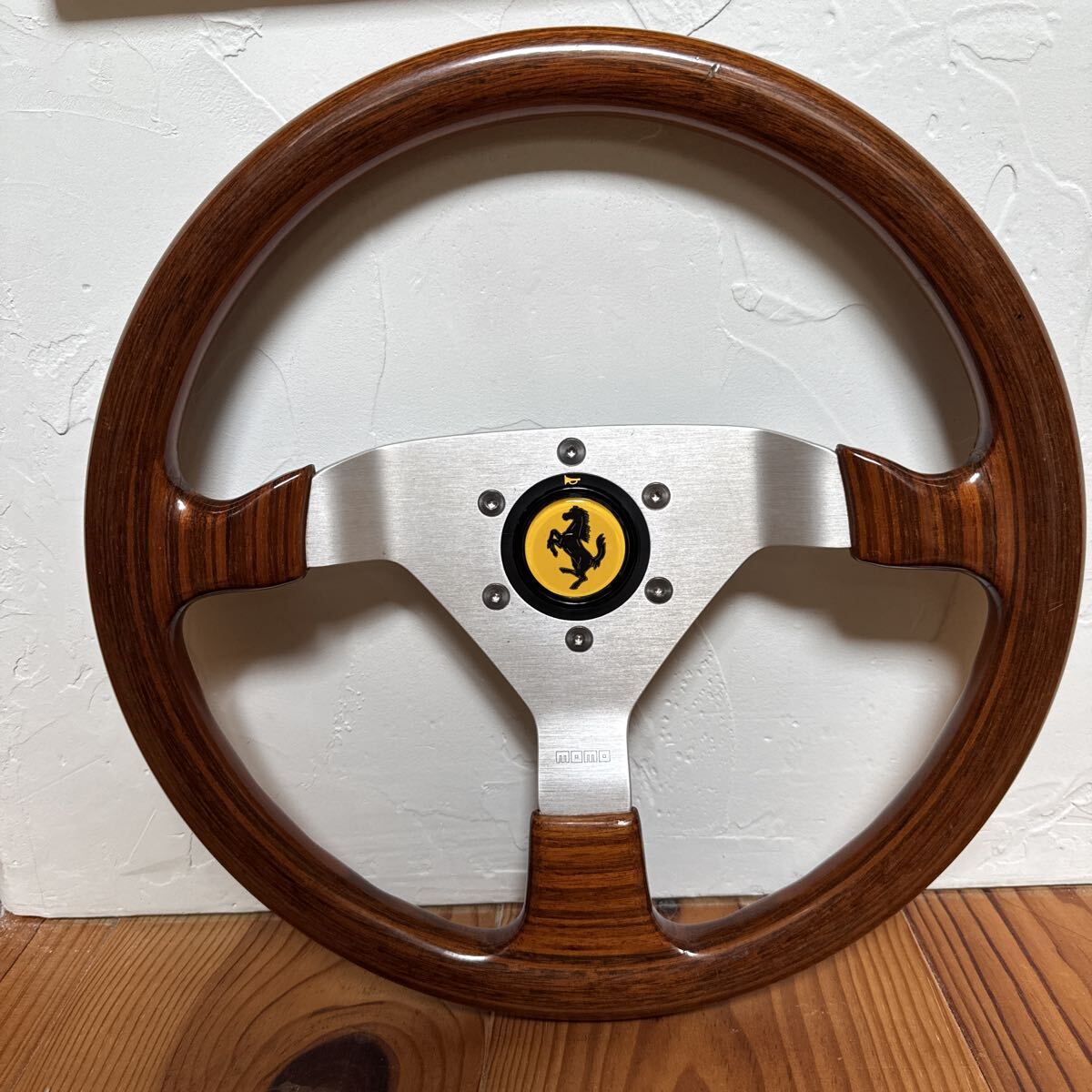 MOMO 当時物80年代 ステアリング 小径 φ35 ウッド フェラーリ使用