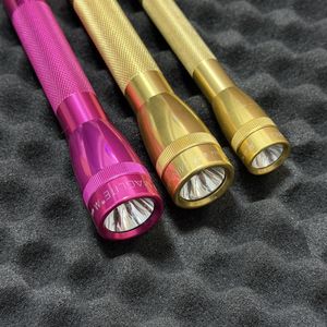 ミニマグライト 2AA 懐中電灯 14ルーメン [ブラック] AAセル 単3電池 単三電池 | MAGLITE