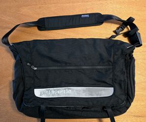 完売希少 patagonia パタゴニア メッセンジャーバッグ Ｌ ブラック 外装美品 黒 ショルダ