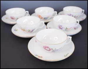 ロイヤルコペンハーゲン サクソンフラワーの値段と価格推移は？｜4件の