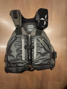 シマノ　フローティングベスト　ロックショア　ショアジギ　ヒラマサ　シマノライフジャ