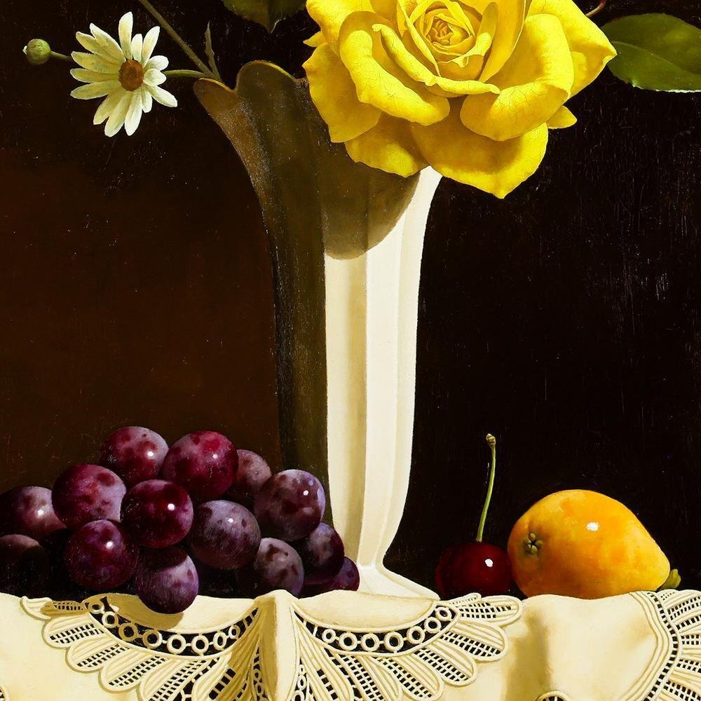 【真作】絵画　油彩10号　黄色い薔薇の静物　赤の背景に映える花瓶と果実　A108 真作】【WISH】鈴木裕見子「バラとぶどう」油彩 10号 ◇果実と花が彩る