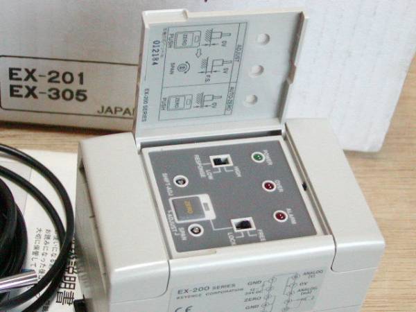 KEYENCE キーエンス 渦電流式 変位センサー EX-201 EX-305(測定器