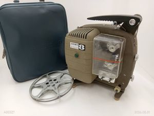 映写機　当時物　希少 8ミリ映写機のYahoo!オークション(旧ヤフオク!)の相場・価格を見る