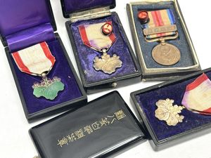 勲八等 白色桐葉章の値段と価格推移は？｜266件の売買データから勲八等