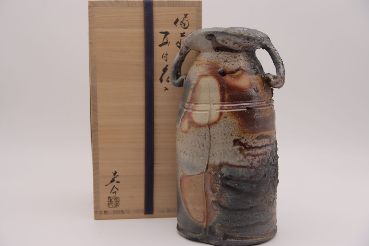 金重陶陽 花入の値段と価格推移は？｜21件の売買データから金重陶陽 花