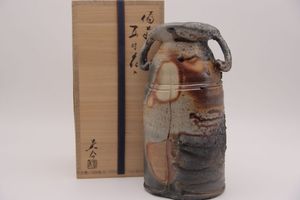 金重陶陽 花入の値段と価格推移は？｜21件の売買データから金重陶陽 花