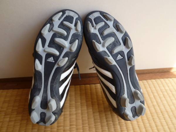 サッカースパイク 22 5ｃｍ アディダス黒 22 5cm 売買されたオークション情報 Yahooの商品情報をアーカイブ公開 オークファン Aucfan Com