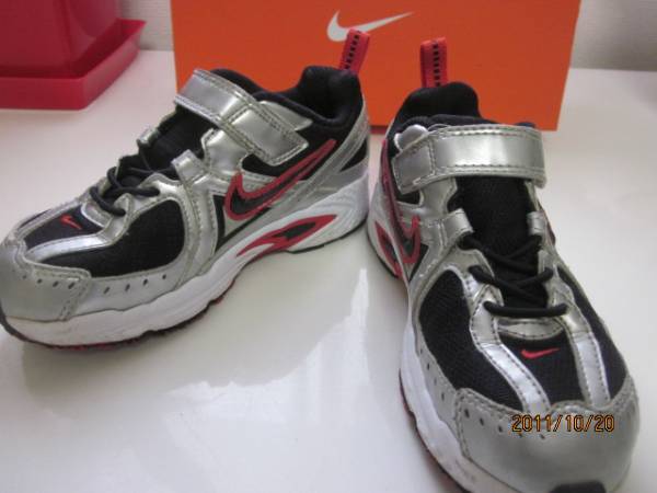 Nikeナイキ かっこいいrunスニーカー 17 17cm 売買されたオークション情報 Yahooの商品情報をアーカイブ公開 オークファン Aucfan Com