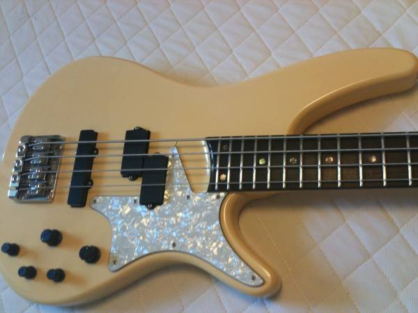 Ibanez VWB-1 ヴァーダイン・ホワイト(アイバニーズ)｜売買された