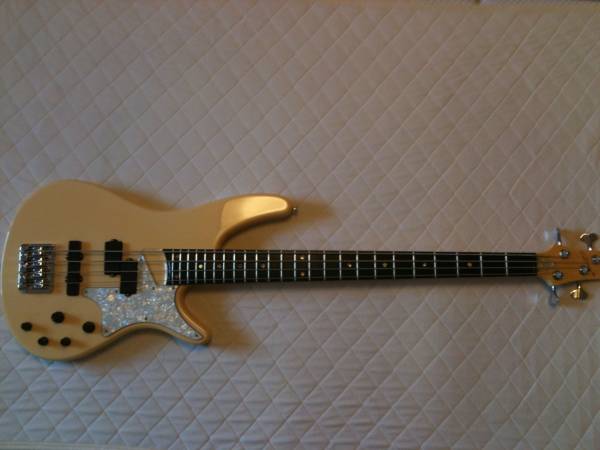 Ibanez VWB-1 ヴァーダイン・ホワイト(アイバニーズ)｜売買された