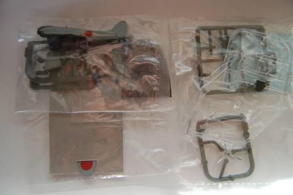 ◎F・TOYSウイングキットコレ03九九式艦爆・空母加賀（真珠湾）_2