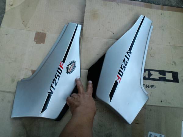 ホンダ ＶＴ２５０Ｆ ＭＣ０８ 初期型_1