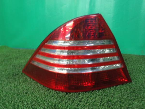 25-2591　ベンツ　Ｓクラス　S220065　社外　左テールランプ