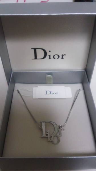 Christian Dior ロゴ ネックレス シルバー　箱付き クリスチャンディオールDiorロゴネックレスシルバーD20250箱付き