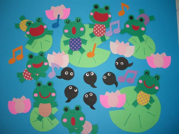 かえるの歌おたまじゃくし 梅雨壁面 幼稚園保育園 ペーパークラフト 売買されたオークション情報 Yahooの商品情報をアーカイブ公開 オークファン Aucfan Com