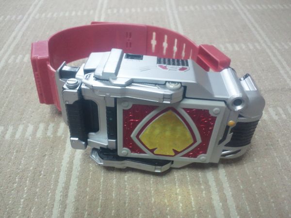 仮面ライダー ブレイド 変身ベルトと武器のセット 仮面ライダー 売買されたオークション情報 Yahooの商品情報をアーカイブ公開 オークファン Aucfan Com