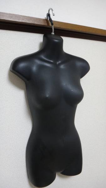 中古美品　女性用ハーフトルソー（ブラック）マネキンハンガー_1