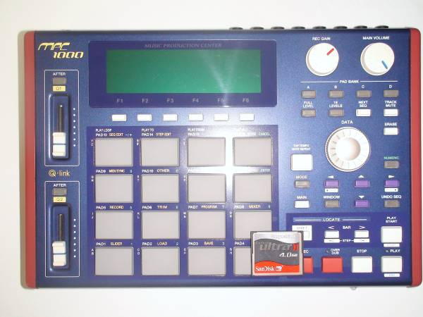 AKAI MPC1000 / メモリ128MB / 4GBフラッシュ付属【ケーブル付 