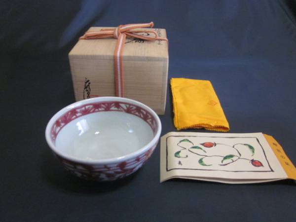 伊豆蔵寿郎 釉裏紅草花文茶盌 共箱共布 九谷焼 抹茶碗 抹茶茶碗 茶道具 茶器 九谷焼 伊豆蔵寿郎 釉裏紅 古代唐草文 抹茶茶碗」 共箱(茶碗)｜売買