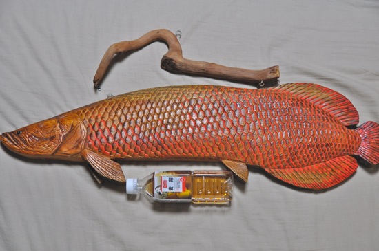 ピラルク ウッド ハンドメイド 壁掛け 置物 レリーフ アロワナ(淡水魚