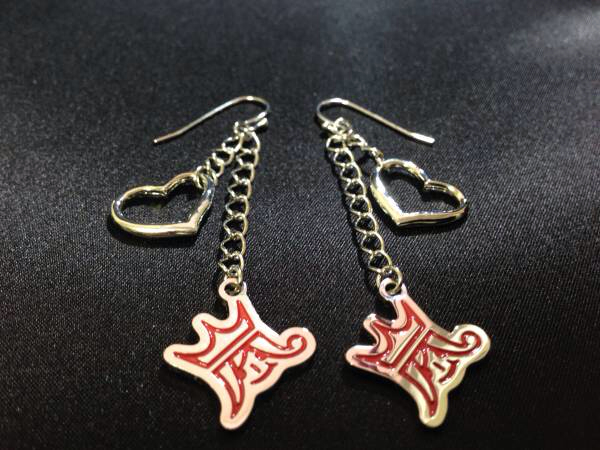 嵐 Popcorn イヤホンジャック リメイクピアス 赤 嵐 売買されたオークション情報 Yahooの商品情報をアーカイブ公開 オークファン Aucfan Com