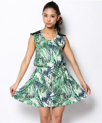 スライ Sly リーフ柄 ヤシの木柄 ワンピ ワンピース 売買されたオークション情報 Yahooの商品情報をアーカイブ公開 オークファン Aucfan Com