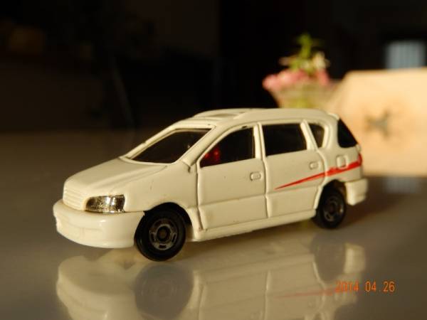 赤外線トミカ トミカタウン デニーズ トヨタイプサム 中古！(乗用車