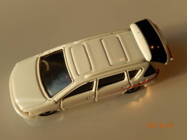 赤外線トミカ トミカタウン デニーズ トヨタイプサム 中古！(乗用車