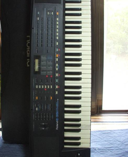 Roland E-35 シンセサイザー