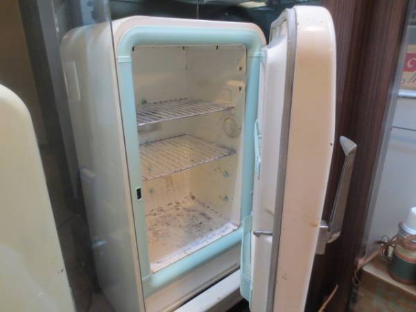 昭和レトロ当時もの日立冷蔵庫電気製品昭和30年代(雑貨)｜売買された