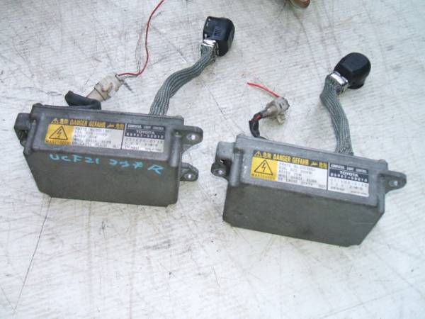 UCF21 セルシオ 後期 純正キセノンヘッド用バラスト　左右