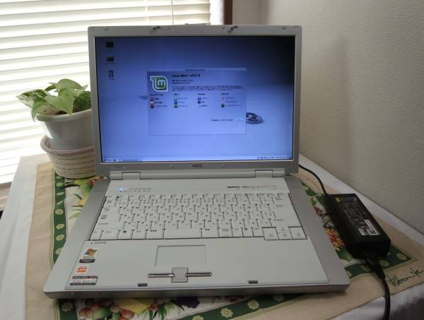 □ NEC LaVie LL550/GD □ Linux Mint 15 Olivia & Windows XP(15 