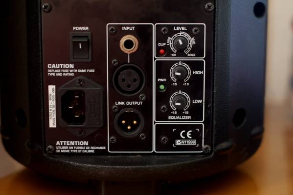 BEHRINGER / B208D EUROLIVE パワードスピーカー パワードスピーカー