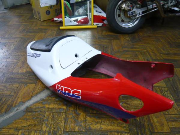 Nsr250 95sp Mc28 シートカウル Hrcカラー リア 売買されたオークション情報 Yahooの商品情報をアーカイブ公開 オークファン Aucfan Com