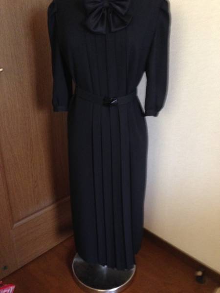 黒のワンピ 喪服 前のプリーツがかわいい ベルト付き ブラックフォーマル 喪服 売買されたオークション情報 Yahooの商品情報をアーカイブ公開 オークファン Aucfan Com