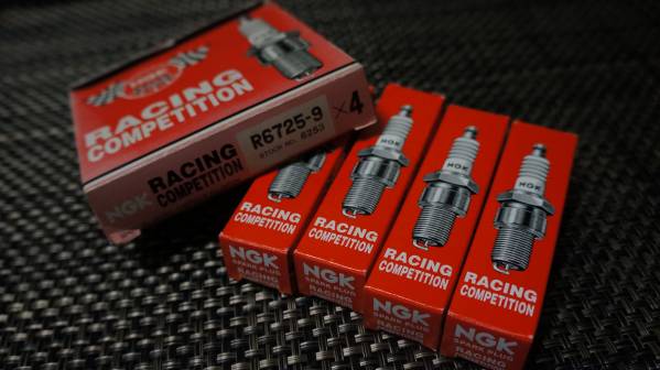 NGK★RX-７★FD3S★ロータリー車専用★レーシングプラグ★４本セット RX-7【FD3S】 NGK/レーシングプラグ ロータリー用（新品）(スパーク