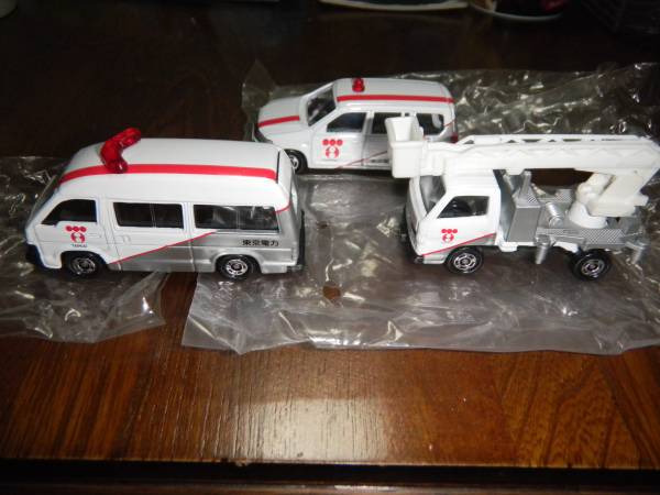 ほぼ美品状態の東京電力限定トミカ３台をお譲りいたします。