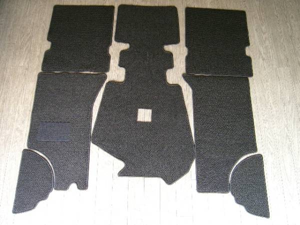 TE27レビン/トレノ用特注フロアーマット（７枚セット）新品