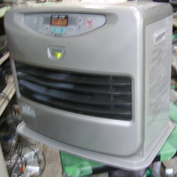 5.69KWの強力タイプ　石油ファンヒーターコロナ（5152）