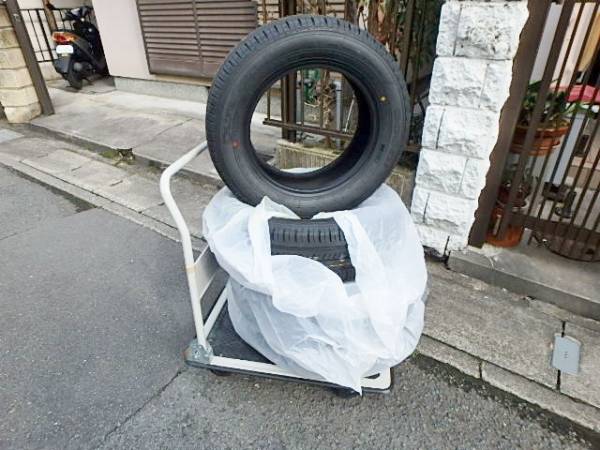 エスクァイア新車はずし 195/65R15（4本） タイヤ タイヤ、ホイール