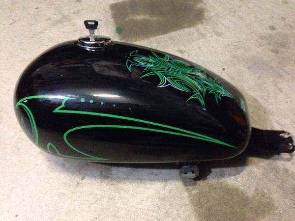 W650 W400 ボルトオンガソリンタンク 塗装済み ピンスト入り