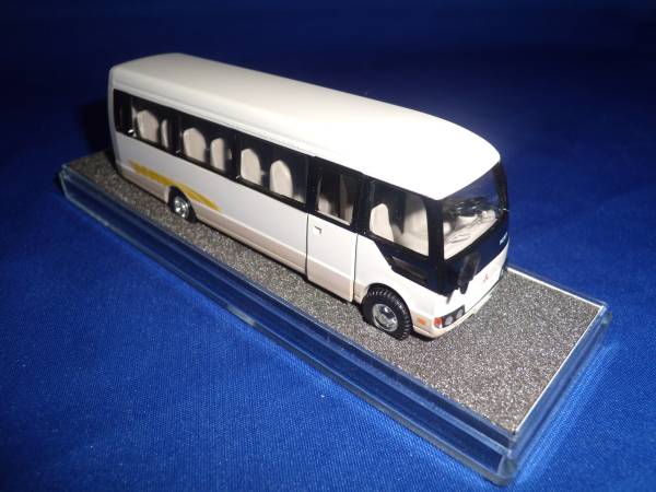 三菱ＦＵＳＯ　ローザ１／４３　ミニカー Amazon | Tiny City 三菱 #33 三菱ふそう ローザ (1983) グリーン