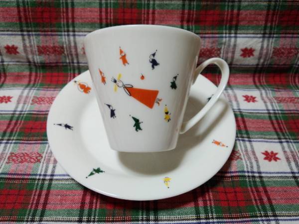 フェリシモ 食器 カップ ソーサー 童話 白雪姫 洋食器 売買されたオークション情報 Yahooの商品情報をアーカイブ公開 オークファン Aucfan Com