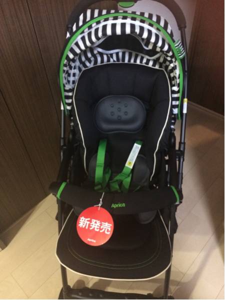 ☆新品　アップリカ　ベビーカー　フライル ネロストライプ☆